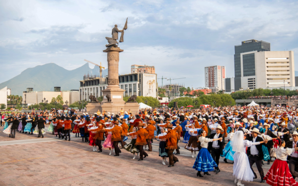 Se reúnen miles en La Macro para el gran cierre del 33 Mitote Folklórico