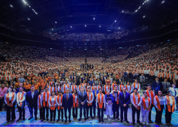 Toma Gobernador protesta a primera generación del CONALEP graduada con Educación Dual