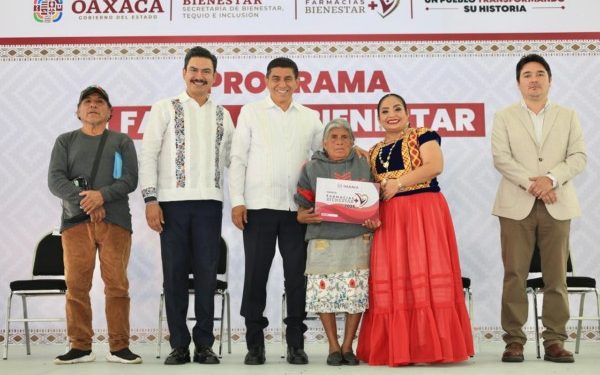 Amplía Salomón Jara acceso a la salud con distribución de tarjetas de Farmacias Bienestar