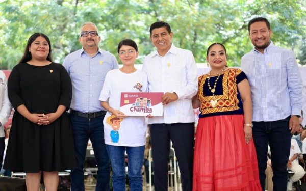 Con la entrega de 835 tarjetas Mi Primera Chamba, Salomón Jara abre oportunidades laborales a juventud oaxaqueña