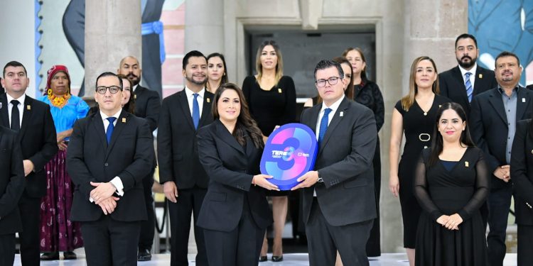 TERE JIMÉNEZ ENTREGA SU TERCER INFORME DE GOBIERNO AL CONGRESO DEL ESTADO Y REAFIRMA SU COMPROMISO CON EL DESARROLLO DE AGUASCALIENTES