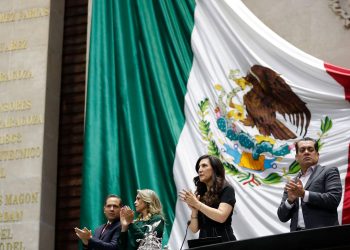 Cámara de Diputados dedica minuto de aplausos a Lilia Vaca, ganadora de cinco medallas de oro en el Mundial de Singapur