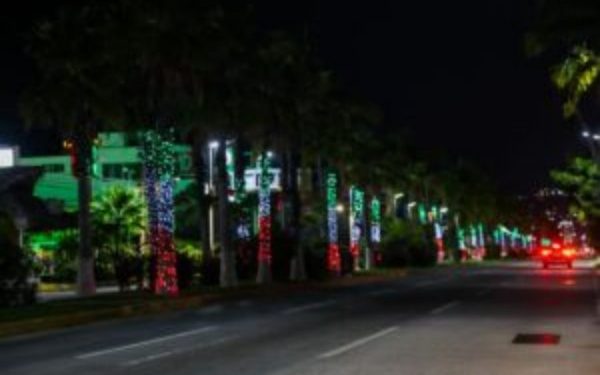 El Bulevar de Las Naciones se ilumina para celebrar las fiestas patrias