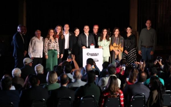 Iluminan Gobierno e Iniciativa Privada la Catedral de Santiago Apóstol