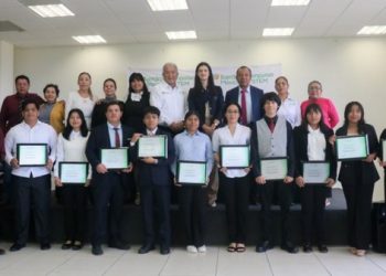 Obtienen 11 estudiantes de la UTVCO beca de Fundación Iberdrola México para financiar educación profesional