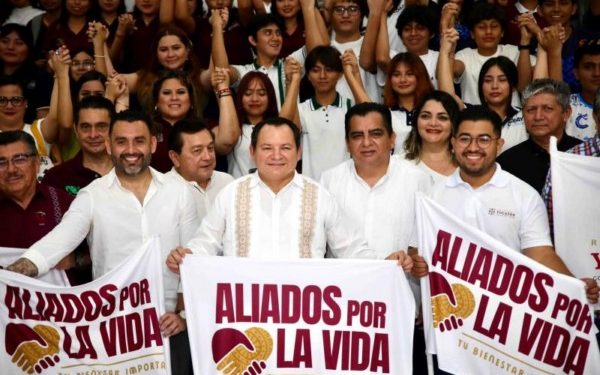 Díaz Mena inaugura espacio de diálogo juvenil sobre salud mental