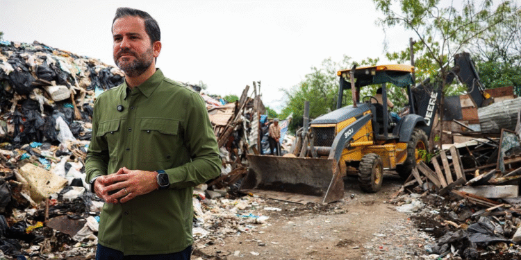 División Ambiental continúa restauración del Río Pesquería, limpieza y derribo de construcciones ilegales