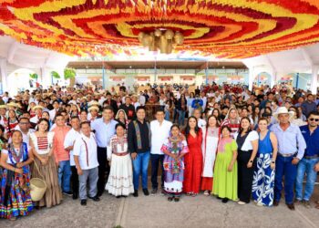 En Festival del Mole de Caderas 2025, Salomón Jara reconoce contribución de personas cocineras tradicionales a la identidad de Oaxaca