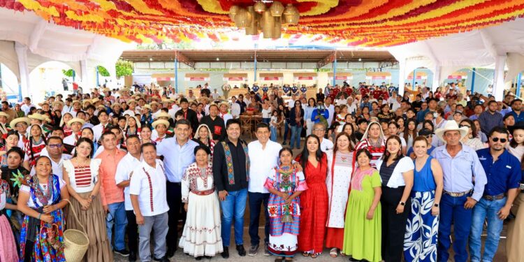En Festival del Mole de Caderas 2025, Salomón Jara reconoce contribución de personas cocineras tradicionales a la identidad de Oaxaca