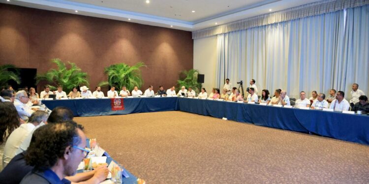 Anuncia Salomón Jara inversiones para ampliar infraestructura y promoción de Huatulco que detonen su desarrollo