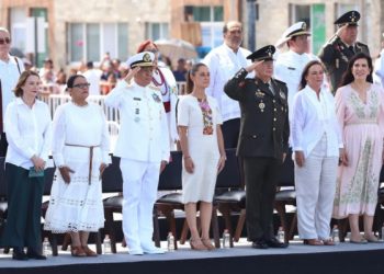 Asiste la senadora Laura Itzel Castillo a la conmemoración de los 204 años de la Armada de México