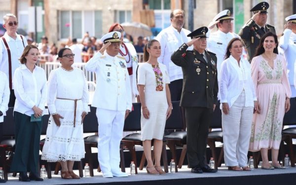 Asiste la senadora Laura Itzel Castillo a la conmemoración de los 204 años de la Armada de México