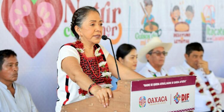 Beneficia DIF Oaxaca con dotaciones alimentarias a 658 personas de San Miguel Soyaltepec