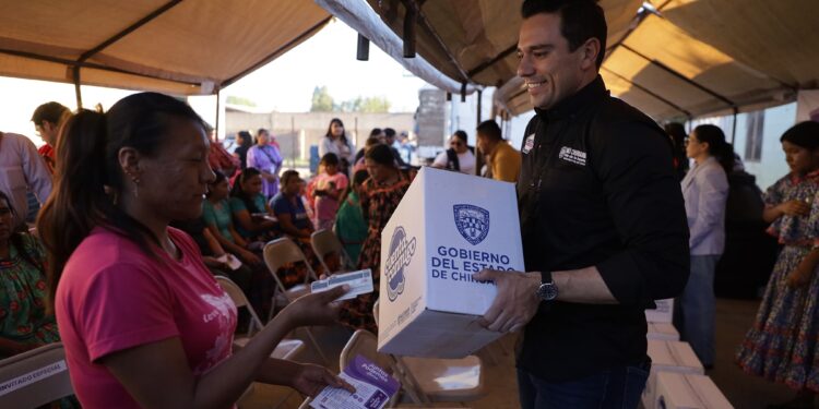 Beneficia “Juntos por nuestra identidad” a 215 familias indígenas asentadas en las colonias Porvenir, Tarahumara y Sierra Azul