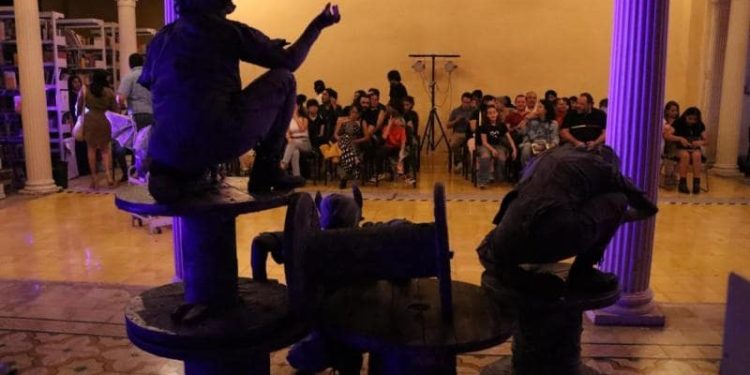 Biblioteca Manuel Cepeda Peraza se transforma en escenario teatral con «Onix»