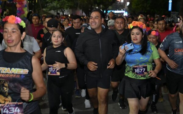 Con participación de más de 10 mil personas, Eduardo Ramírez se suma a la Ruta Xibalbá 5K en Tuxtla Gutiérrez