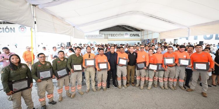 Eduardo Ramírez entrega ambulancias y llama a mantener la cooperación y solidaridad en Chiapas