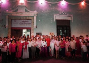 Japay ilumina su sede en apoyo a la lucha contra el cáncer de mama