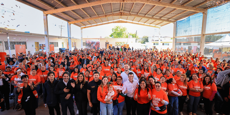 Llevan Samuel y Mariana programa «Ayudamos a las Mujeres» a Santa Catarina