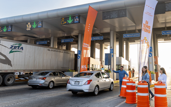 Abre Gobernador Autopista al Aeropuerto de forma gratuita