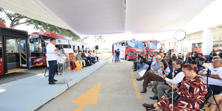 Reconoce Salomón Jara compromiso y amor por Oaxaca de Presidenta Claudia Sheinbaum en primer año de mandato