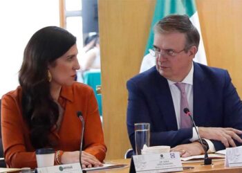 Solicita Kenia López Rabadán comisión plural de diputados en el Cuarto de al lado para revisión del T-MEC