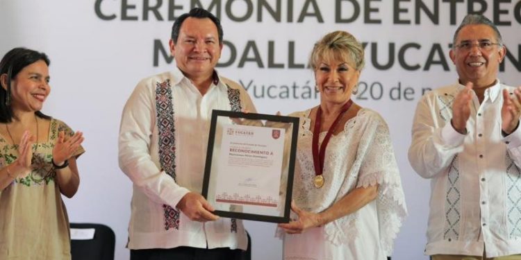 Maricarmen Pérez recibe la Medalla Yucatán 2025