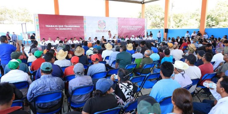 En Zimatlán de Lázaro Cárdenas, Gobierno de la Primavera Oaxaqueña da respuesta inmediata a las necesidades de salud y educación