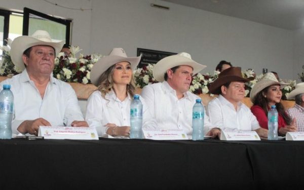 Gobernador Díaz Mena enaltece identidad tizimileña y respalda la Feria de Reyes 2026
