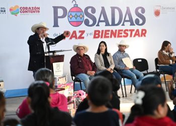 Adelanta Gobernador David Monreal posadas navideñas y entrega apoyos integrales en Florencia de Benito Juárez