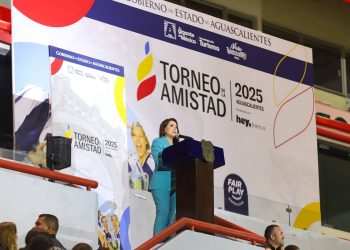 ANTE MILES DE JÓVENES Y EN UN AMBIENTE LLENO DE ENERGÍA, TERE JIMÉNEZ INAUGURA EL TORNEO DE LA AMISTAD 2025