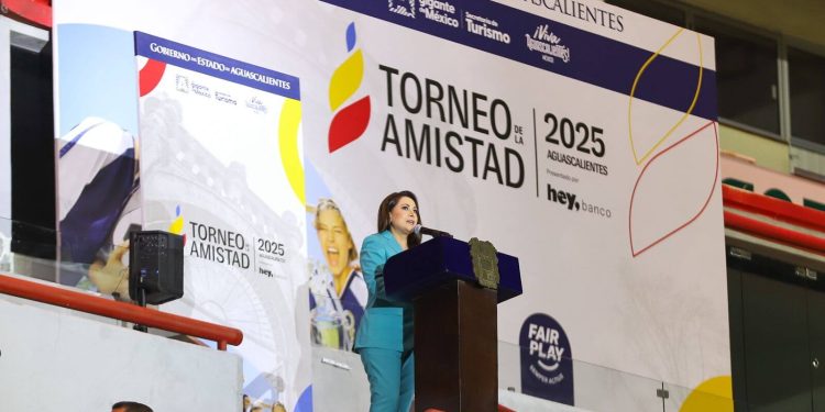 ANTE MILES DE JÓVENES Y EN UN AMBIENTE LLENO DE ENERGÍA, TERE JIMÉNEZ INAUGURA EL TORNEO DE LA AMISTAD 2025