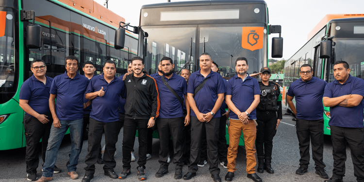 Avanza reestructuración del transporte público; entregan unidades a la Ruta 301