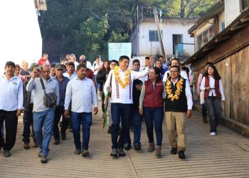 Cumple Salomón Jara con proyecto de camino en San Sebastián Nopalera, y anuncia pavimentación de más kilómetros