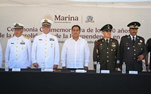 En Puerto Chiapas, Eduardo Ramírez participa en ceremonia por los 200 años de la Independencia en el Mar