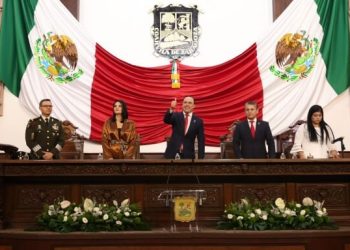 Entrega gobernador Manolo Jiménez Salinas Informe al Congreso