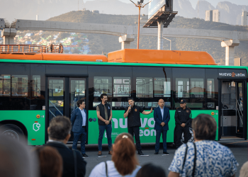 Entrega Samuel García nuevas unidades a la Ruta 50 Más Palomas que restructura su recorrido para beneficiar a cerca de 100 mil usuarios