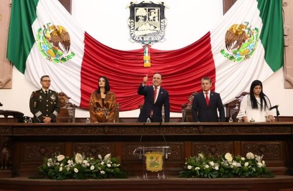 Entrega gobernador Manolo Jiménez Salinas Informe al Congreso