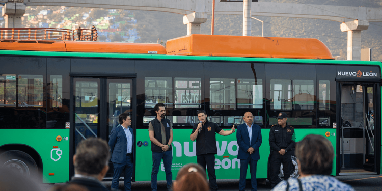 Entrega Samuel García nuevas unidades a la Ruta 50 Más Palomas que restructura su recorrido para beneficiar a cerca de 100 mil usuarios