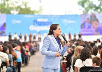 ENTREGA TERE JIMÉNEZ MÁS DE 5 MIL BECAS A ESTUDIANTES DE CALVILLO Y AGUASCALIENTES