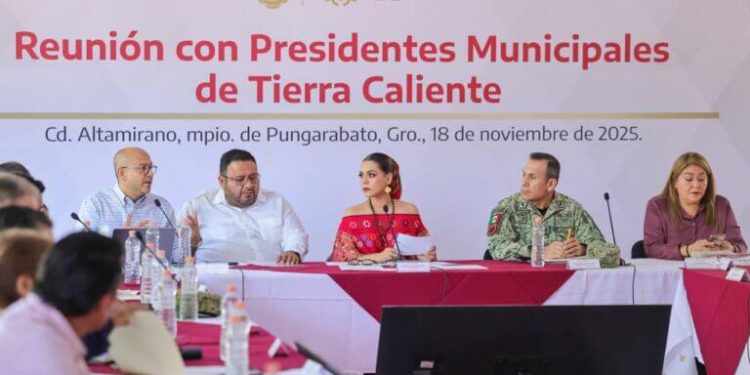 Evelyn Salgado fortalece coordinación con alcaldes y alcaldesas de Tierra Caliente