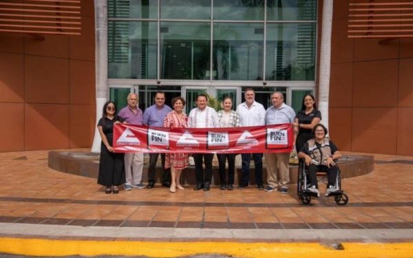 Gobernador Joaquín Díaz Mena da el banderazo al Buen Fin en Yucatán