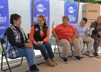 Maru Campos apoya a madres de familia afectadas por lluvias en la capital