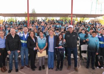 Maru Campos preside entrega de mobiliario y equipo para 36 escuelas de la región noroeste del estado
