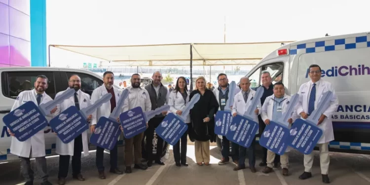 Maru Campos entrega 10 ambulancias para habitantes de nueve municipios con inversión de 17.8 mdp