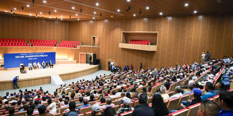 TERE JIMÉNEZ ENCABEZA CELEBRACIÓN DEL DÍA DEL TRANSPORTE PÚBLICO Y RECONOCE TRAYECTORIA DE CONDUCTORES DEL ESTADO