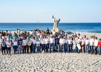 Realiza Sectur Oaxaca Magna Limpieza de Playas en la Costa