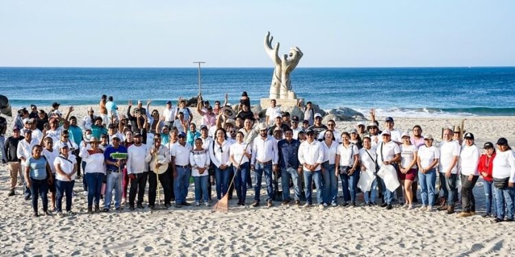 Realiza Sectur Oaxaca Magna Limpieza de Playas en la Costa