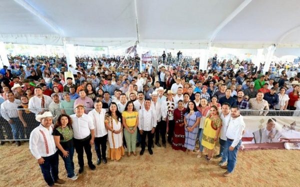 En 3 años, Salomón Jara transforma campo de la Sierra Sur con apoyos para producción de maíz, mezcal, miel y café