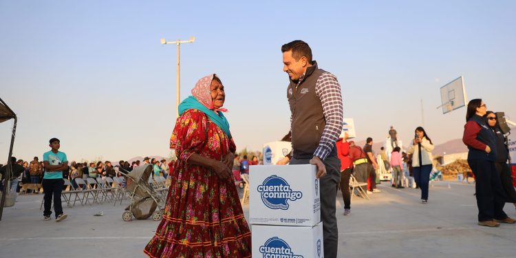Entrega SPyCI paquetes alimenticios a familias indígenas de Ladrilleras Norte